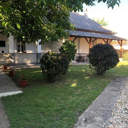 Tisza-Kert Apartmanok Tiszafüred Exterior foto