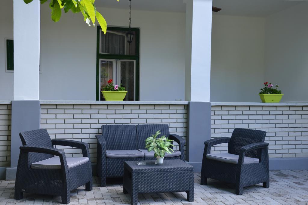 Tisza-Kert Apartmanok Tiszafüred Exterior foto