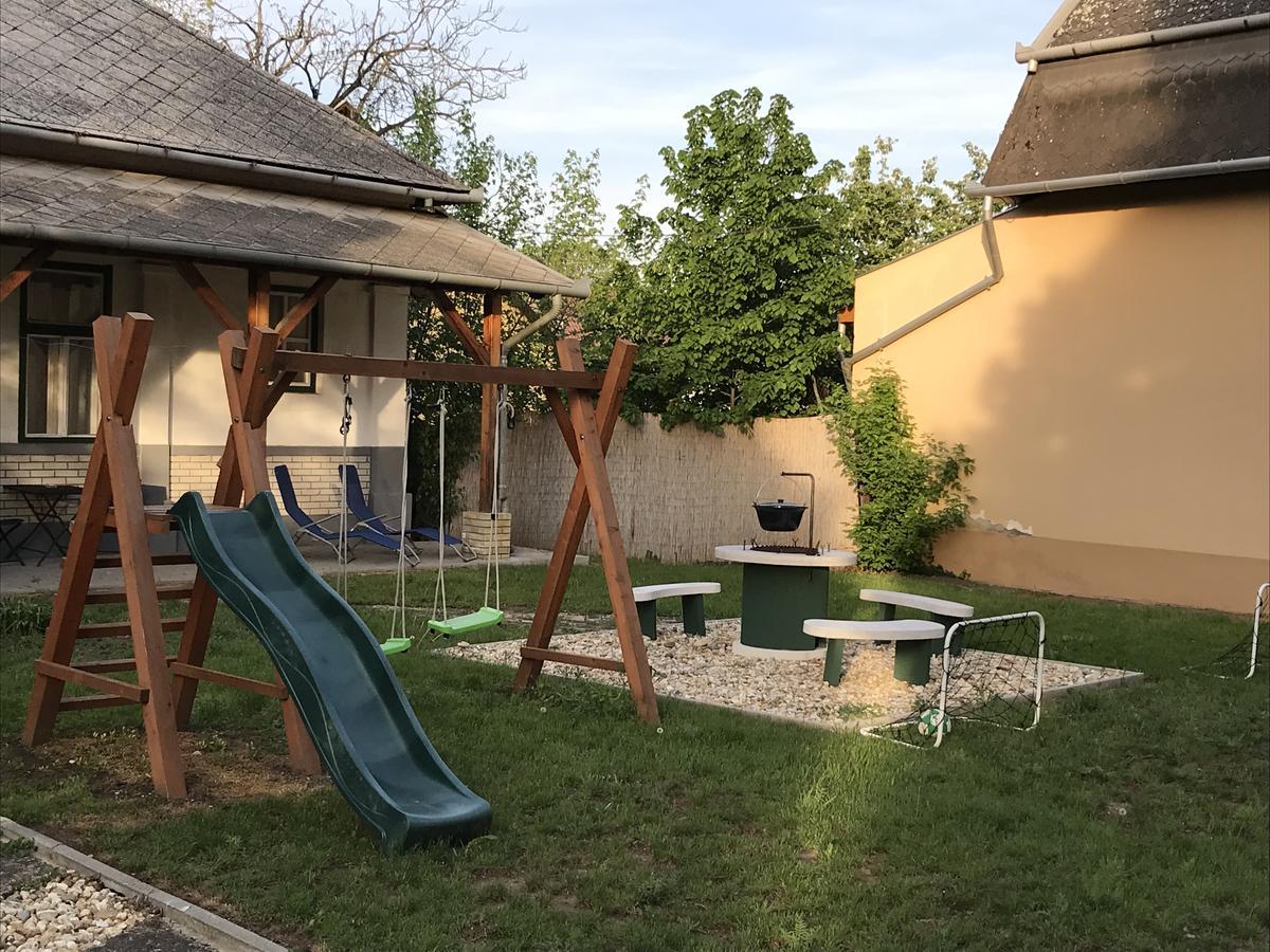 Tisza-Kert Apartmanok Tiszafüred Exterior foto